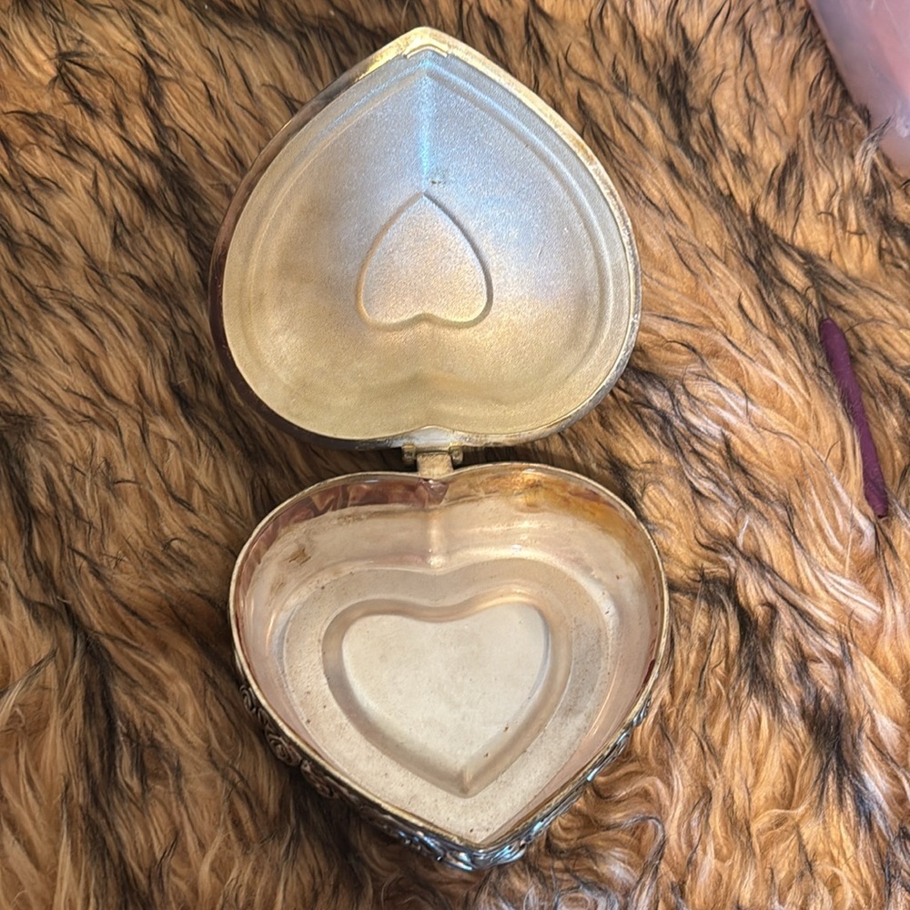 Intricate Silver Plated Heart Shaped Lined Trinket Box - Picture 2 of 5